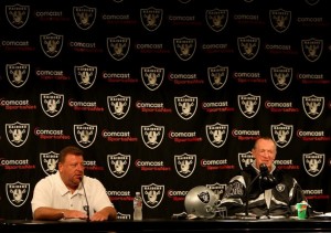 Tom Cable and Al Davis (Getty Images)