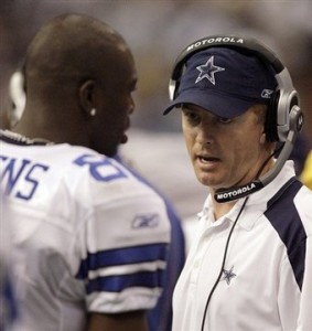 Dallas Cowboys wide receiver Terrell Owens talks to offensive coordinator Jason Garrett in 2008.  (AP Photo)
