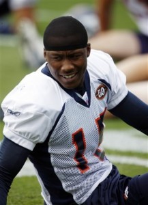 Denver Broncos wide receiver Brandon Marshall takes part in drills during an NFL football training session on Sunday, Aug. 16, 2009, in Englewood, Colo. (AP Photo/David Zalubowski)