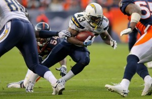 Darren Sproles #43 of the San Diego Chargers rushes against the Denver Broncos down during NFL action at Invesco Field at Mile High on November 22, 2009 in Denver, Colorado. The Chargers defeated the Broncos 32-3.  (Doug Pensinger/Getty Images)