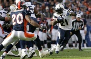 LaDainian Tomlinson #21 of the San Diego Chargers rushes against the Denver Broncos during NFL action at Invesco Field at Mile High on November 22, 2009 in Denver, Colorado.  (Doug Pensinger/Getty Images)