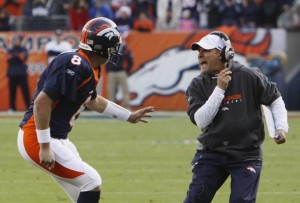 Denver Broncos head coach Josh McDaniels (R) runs onto the field to get a play to Denver quarterback Kyle Orton in the second quarter of their NFL football game against the San Diego Chargers in Denver November 22, 2009. (REUTERS/Rick Wilking)