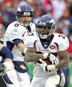 Denver Broncos quarterback Kyle Orton (L) hands off to running back Knowshon Moreno during the second half of the Broncos win over the Kansas City Chiefs in their NFL football game at Arrowhead Stadium in Kansas City, Missouri  December 6, 2009. (REUTERS/Dave Kaup)