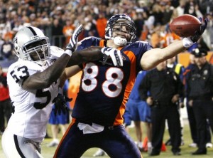 Tony Scheffler reaches for a pass against Raiders LB Thomas Howard in 2009.  (REUTERS photo/Rick Wilking)