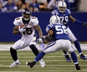 Brandon Marshall avoids Indianapolis Colts linebacker Gary Brackett. (AP Photo/Michael Conroy)