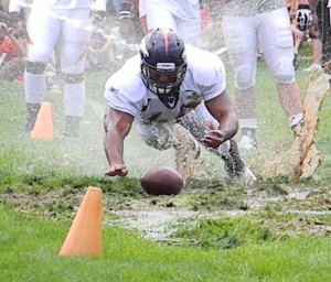 Running back Toney Baker participates in a rookie mud drill at Broncos training camp (BroncoTalk.net)