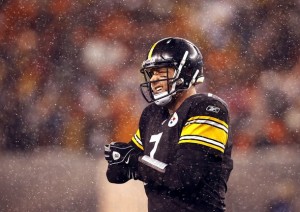 Quarterback Ben Roethlisberger #7 of the Pittsburgh Steelers walks off the field against the Cleveland Browns at Cleveland Browns Stadium on January 1, 2012 in Cleveland, Ohio. (Matt Sullivan/Getty Images)