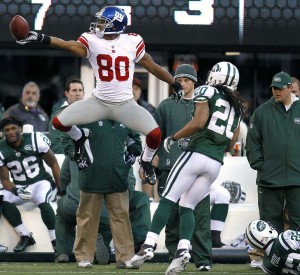 New York Giants Cruz celebrates in front of the New York Jets bench after making a pass reception in East Rutherford